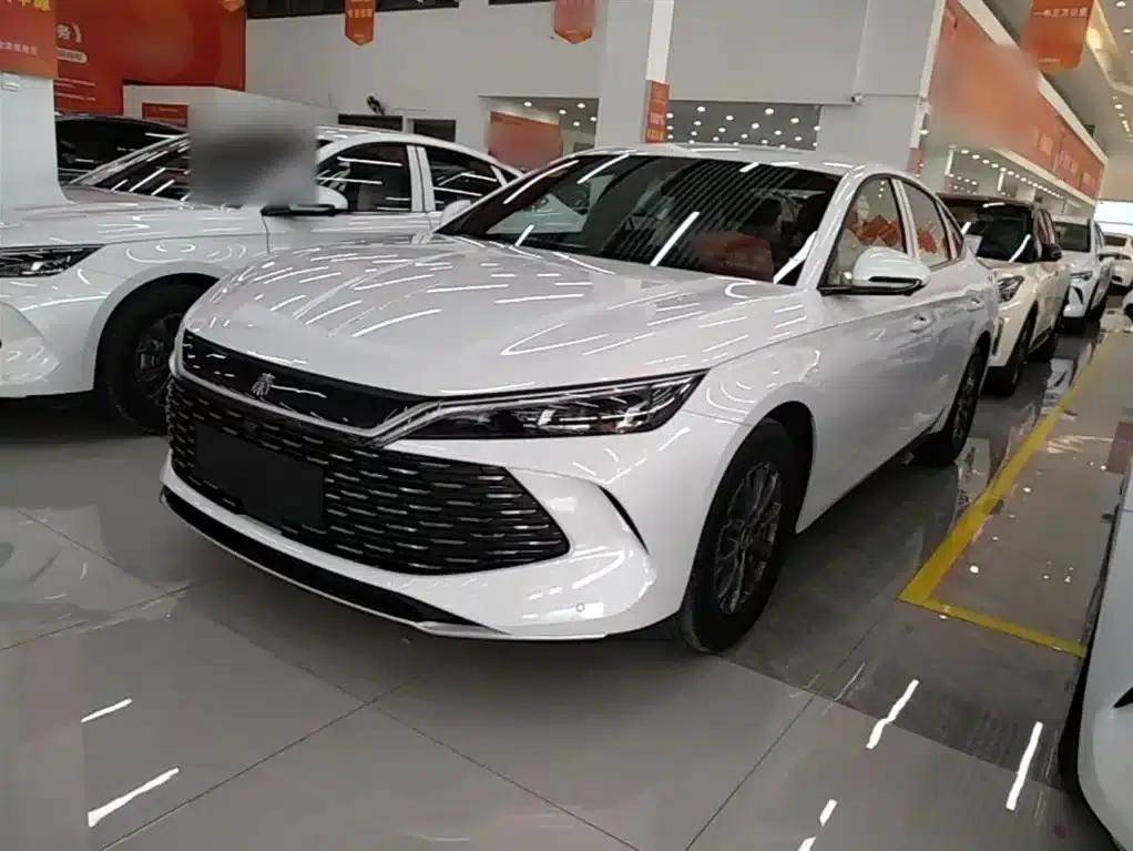 Qin L 2026 DM-i 128KM Progressive Edition — миниатюра 1