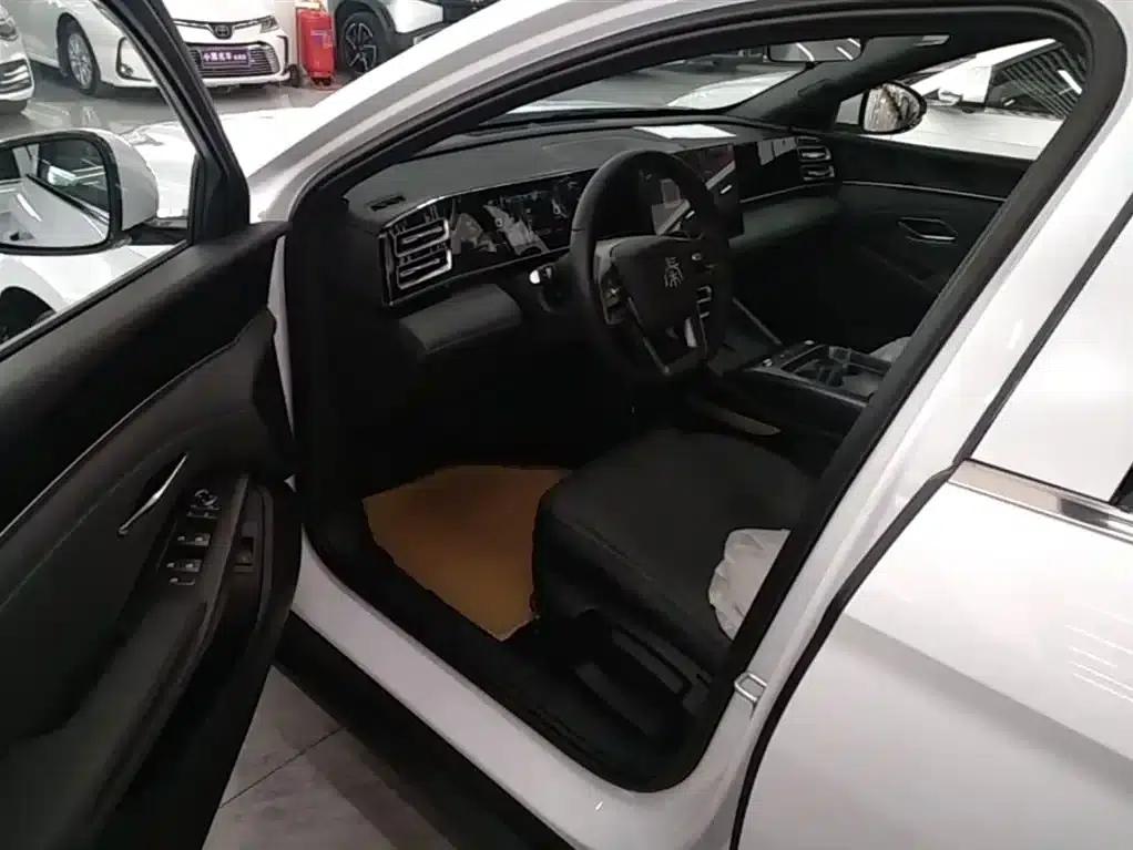 Qin L 2026 DM-i 128KM Progressive Edition — миниатюра 16