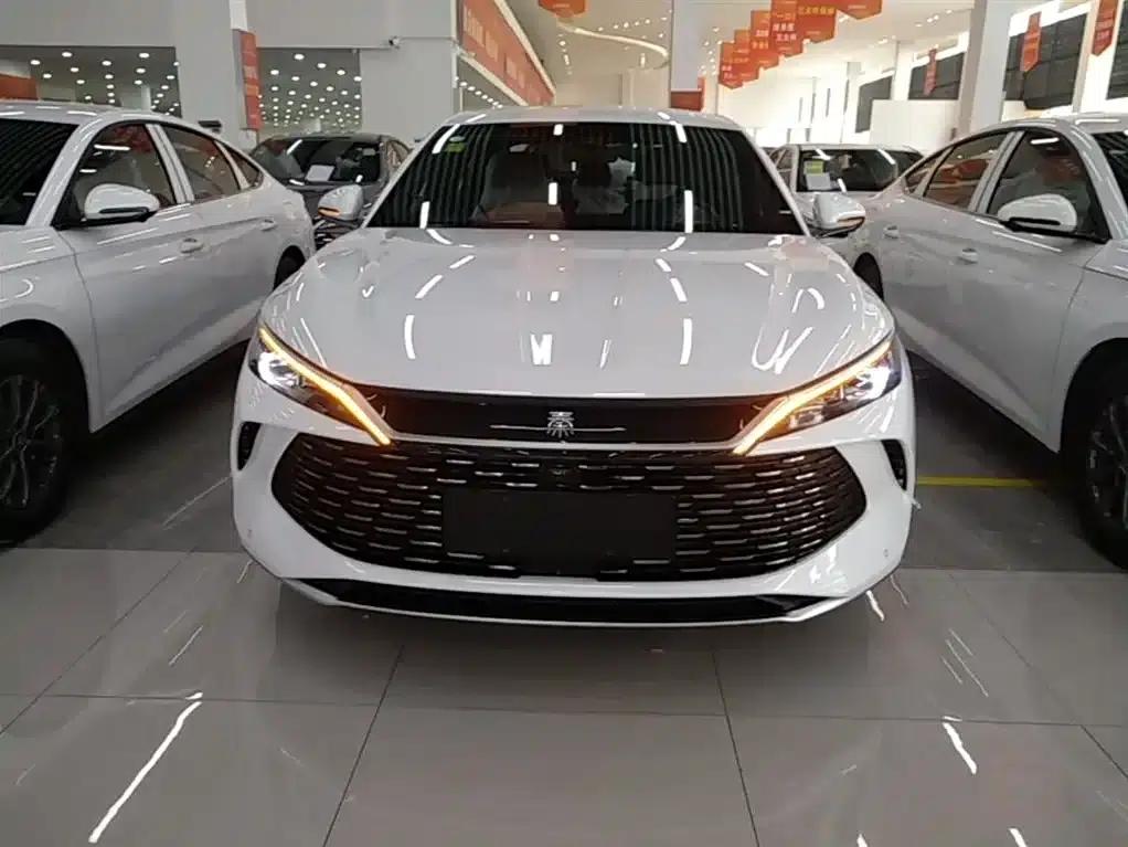 Qin L 2026 DM-i 128KM Progressive Edition — миниатюра 3