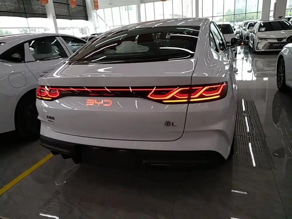 Qin L 2026 DM-i 128KM Progressive Edition — миниатюра 6