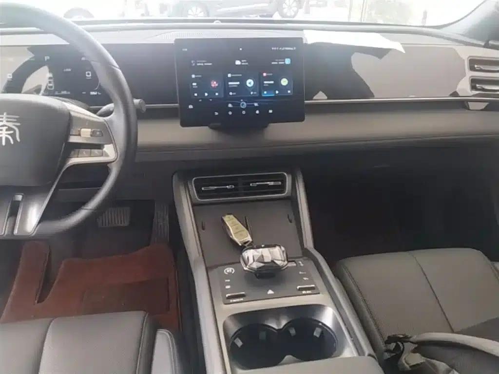 Qin L 2024 DM-i 80KM Leading Edition — миниатюра 13