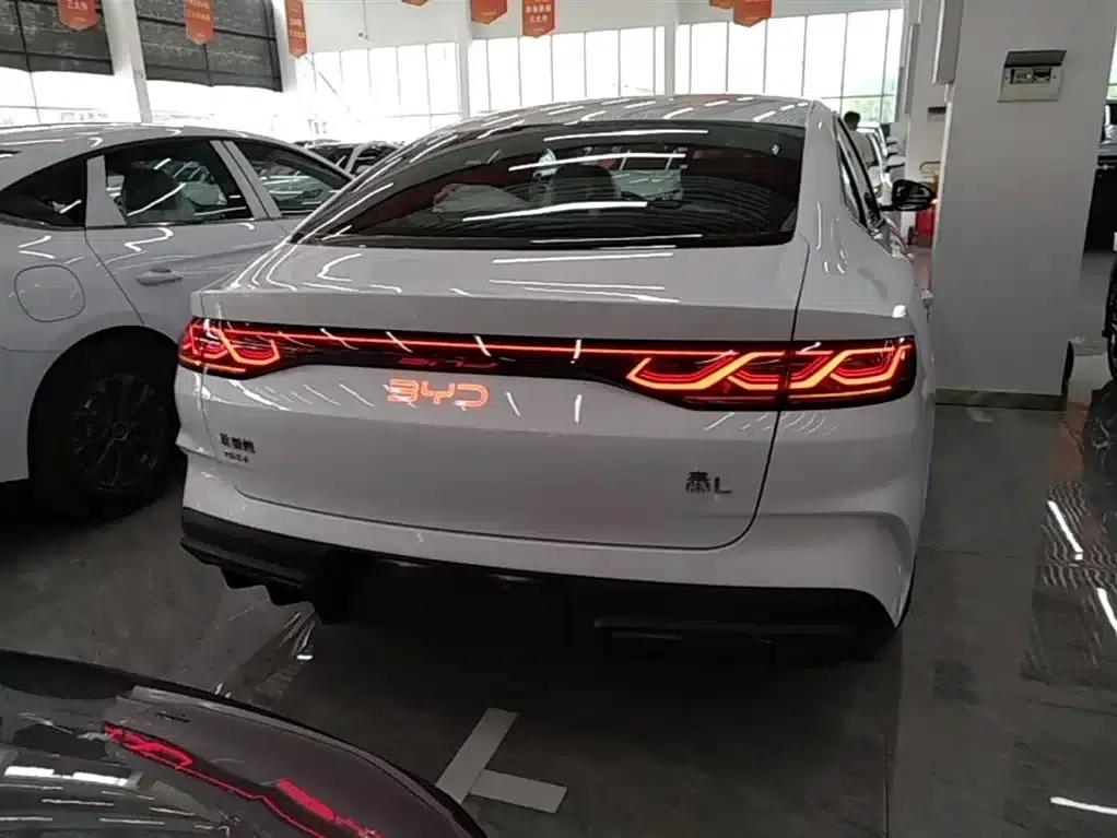Qin L 2026 DM-i 128KM Progressive Edition — миниатюра 6