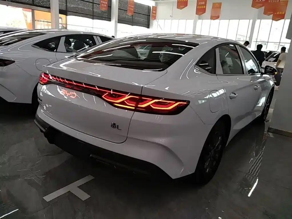 Qin L 2026 DM-i 128KM Progressive Edition — миниатюра 7