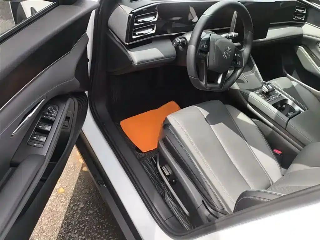 Qin L 2025 DM-i Intelligent Driving Edition 120KM Leading Model — миниатюра 16