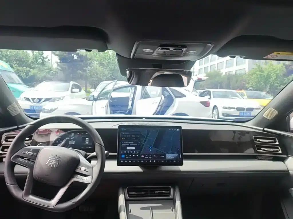 Qin L 2025 DM-i Intelligent Driving Edition 120KM Leading Model — миниатюра 10