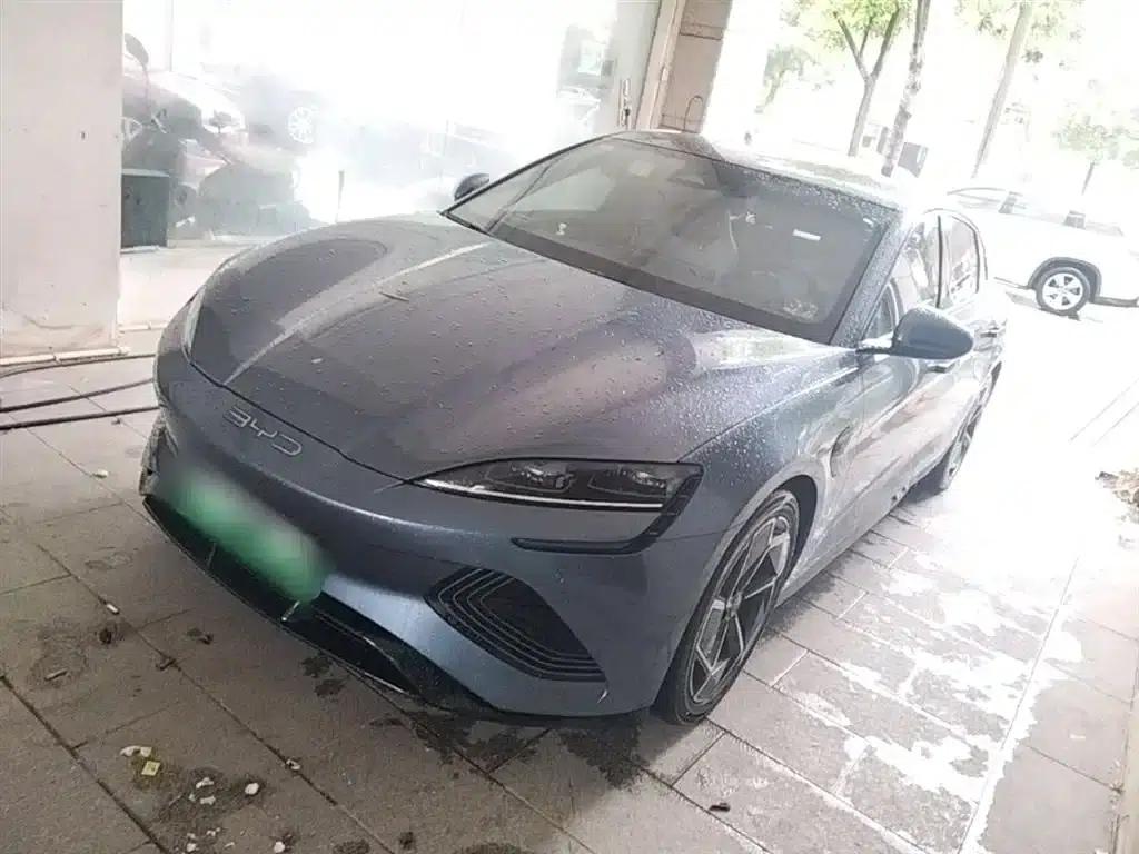 Seal 2022 550km Standard Range Rear-Wheel Drive Premium Edition — миниатюра 1