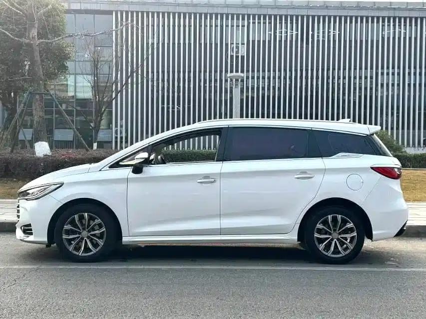 Song MAX 2019 1.5T Automatic Intelligent Connected Sunroof Model 7-Seater National VI Emission Standard — миниатюра 5