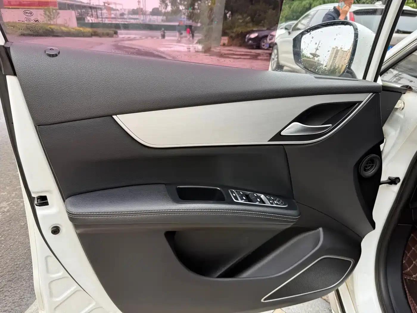 Song MAX 2021 Upgraded Version 1.5T Automatic Luxury 7-Seater — миниатюра 3