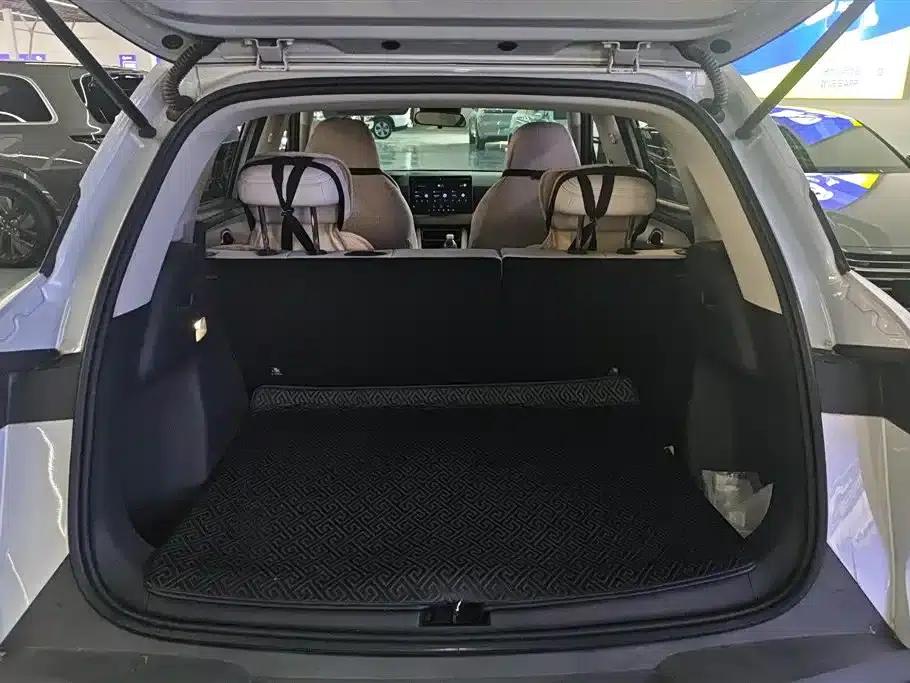 Yuan UP 2024 Model 401KM Leading Edition — миниатюра 4