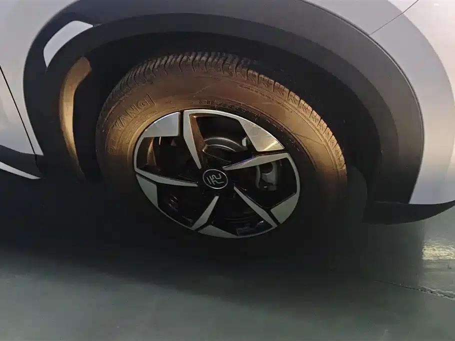 Yuan UP 2024 Model 401KM Leading Edition — миниатюра 6