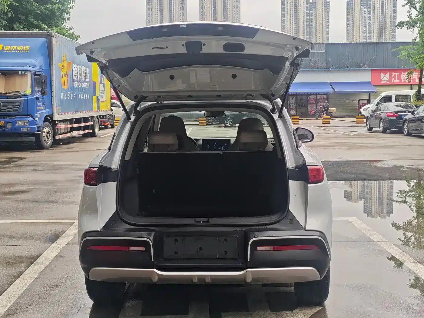 Yuan UP 2024 Model 401KM Leading Edition — миниатюра 13