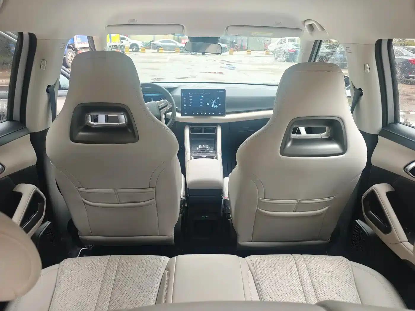 Yuan UP 2024 Model 401KM Leading Edition — миниатюра 14