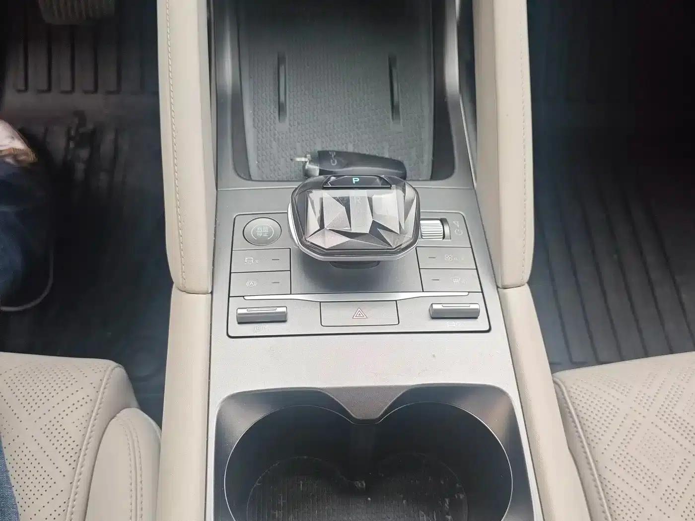 Yuan UP 2024 Model 401KM Leading Edition — миниатюра 8