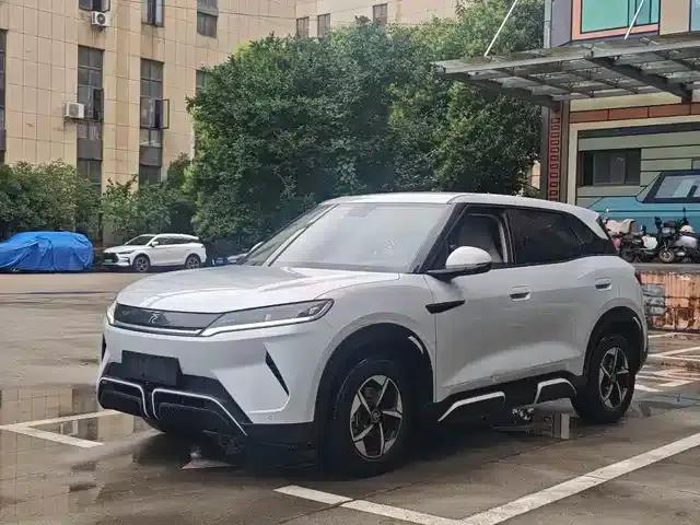 Yuan UP 2024 Model 401KM Leading Edition