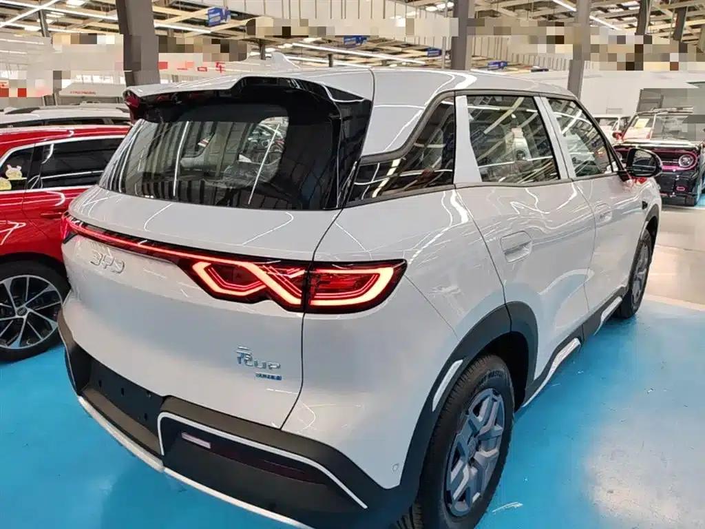 Yuan UP 2025 Smart Driving Edition 401KM Vitality Edition — миниатюра 7