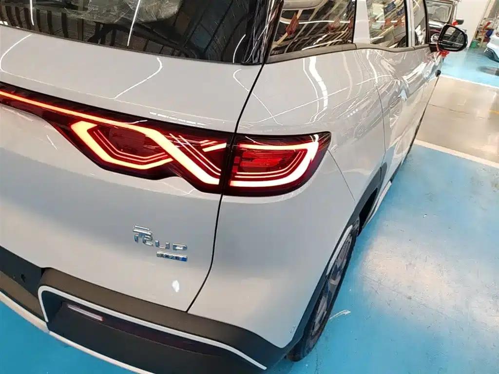 Yuan UP 2025 Smart Driving Edition 401KM Vitality Edition — миниатюра 8