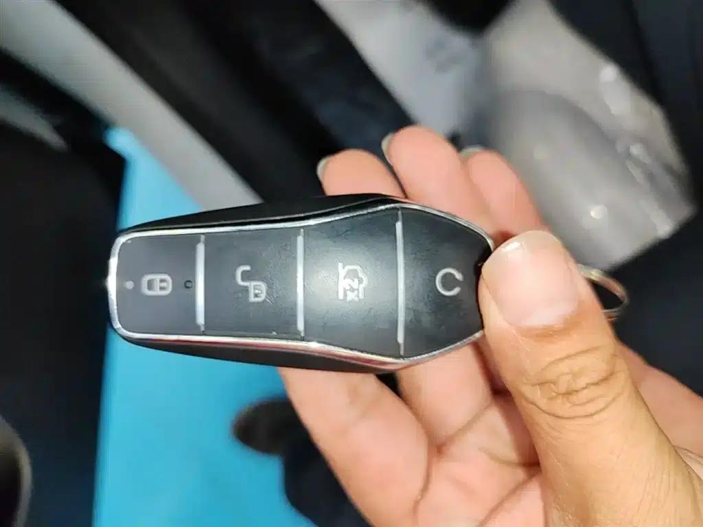 Yuan UP 2025 Smart Driving Edition 401KM Vitality Edition — миниатюра 9