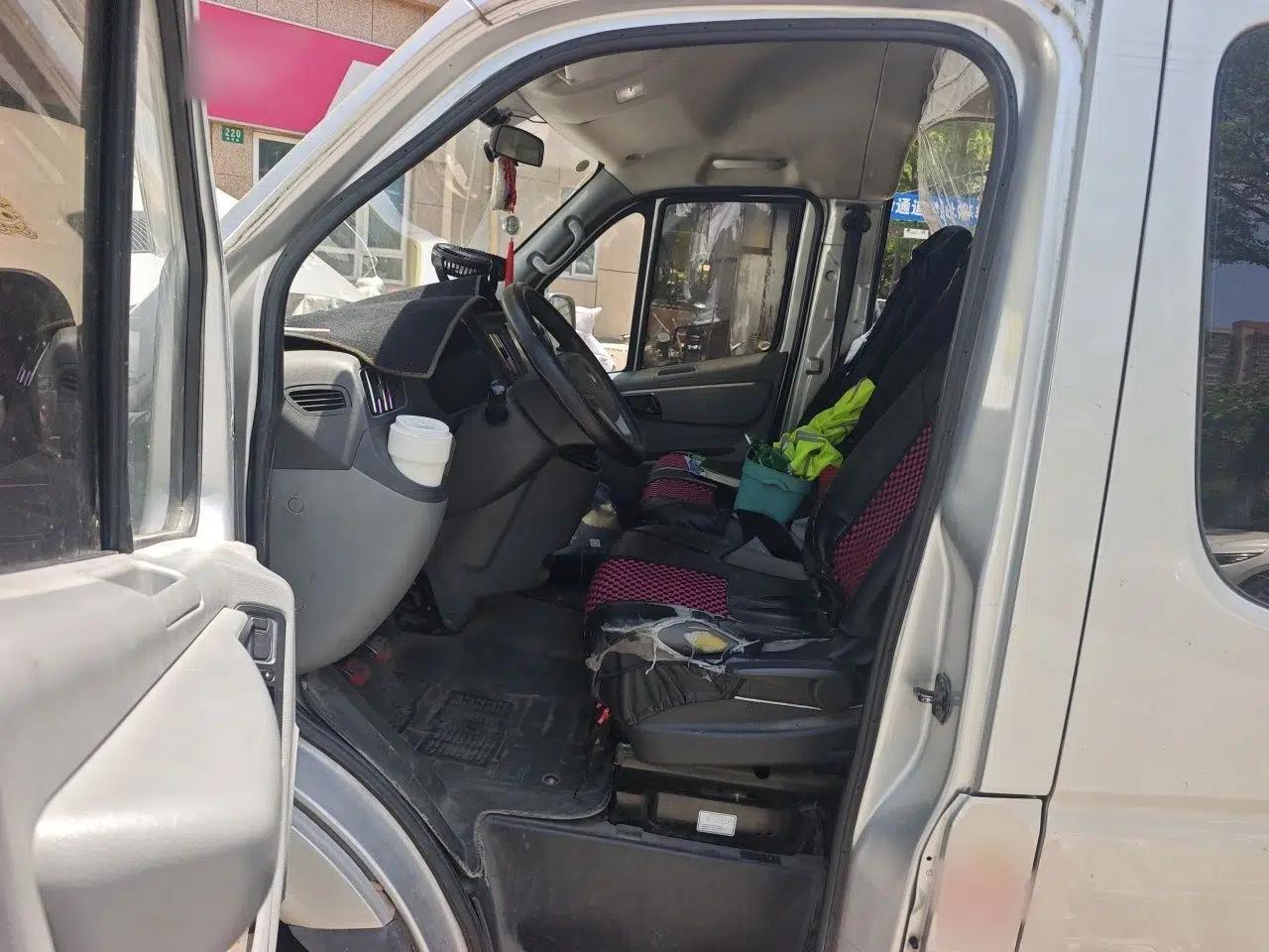 Foton Toano 2019 2.5T E5 Short Wheelbase Mid-Roof 5/6-Seater 4J25TC3 — миниатюра 16