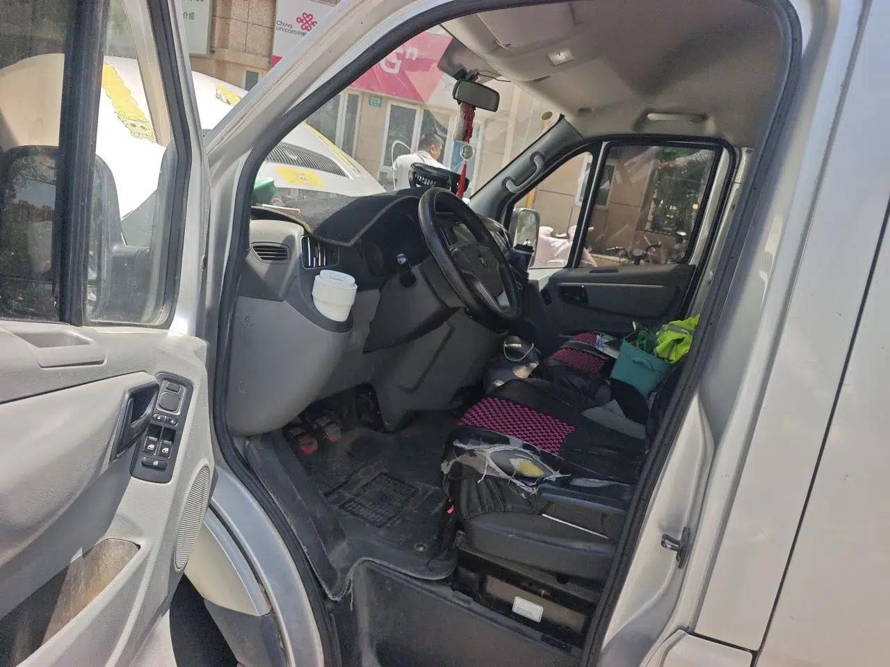 Foton Toano 2019 2.5T E5 Short Wheelbase Mid-Roof 5/6-Seater 4J25TC3 — миниатюра 17