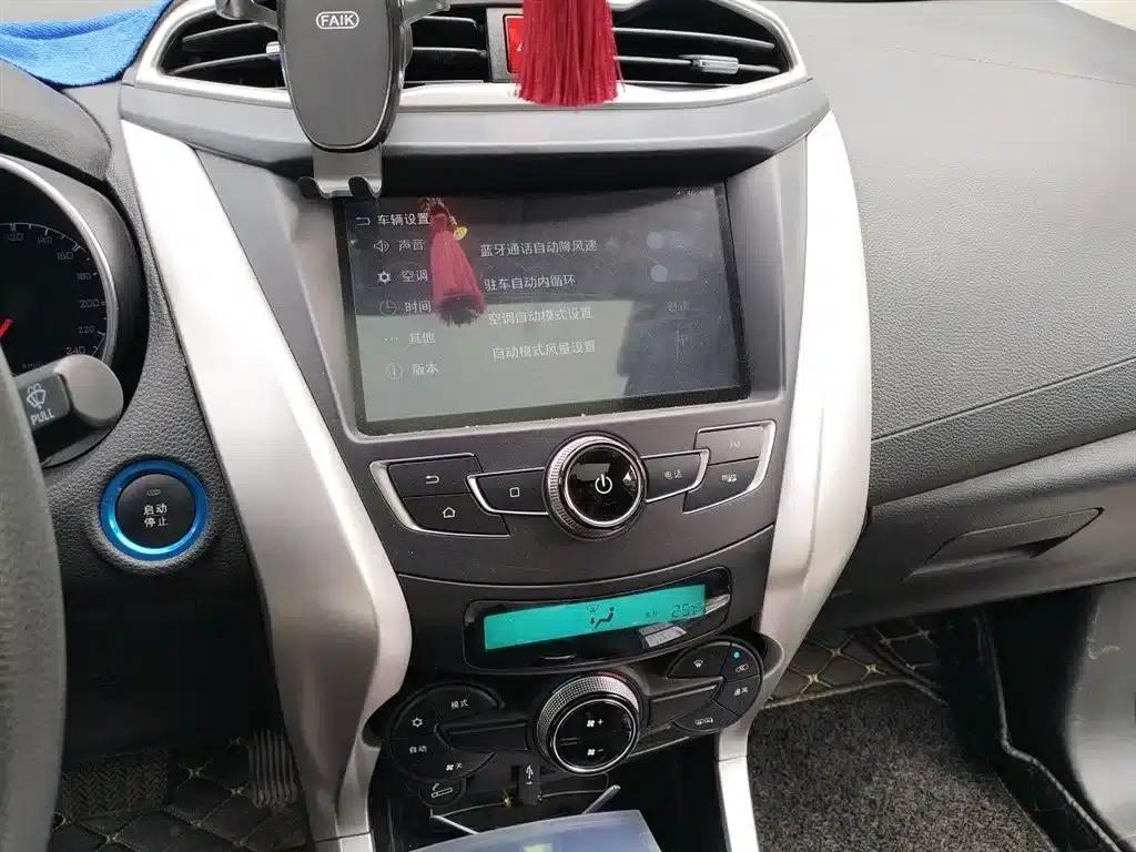 Yuan New Energy 2018 EV360 Smart Connected Cool Edition — миниатюра 10