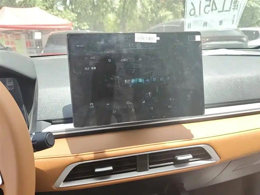 BYD e2 2020 Upgraded Long-Range Luxury Edition — миниатюра 13