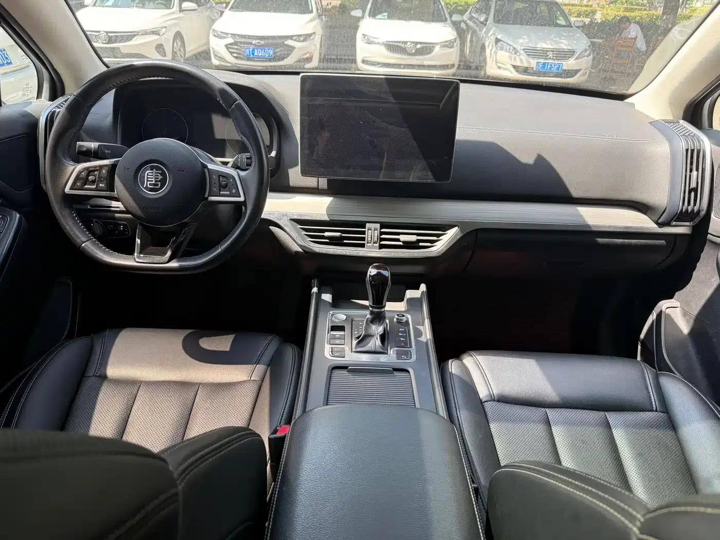 Tang 2018 2.0T Automatic Intelligent Connected Premium 7-seater National V Emission Standard — миниатюра 5