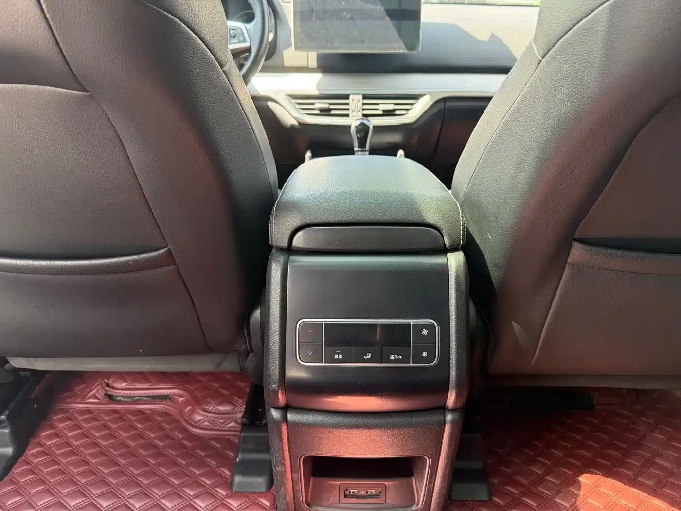 Tang 2018 2.0T Automatic Intelligent Connected Premium 7-seater National V Emission Standard — миниатюра 8