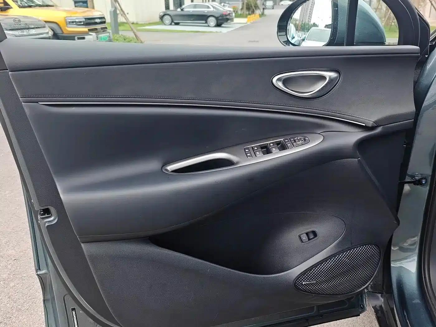 Hiace 06 2025 EV 605 Navigator Plus Edition — миниатюра 16