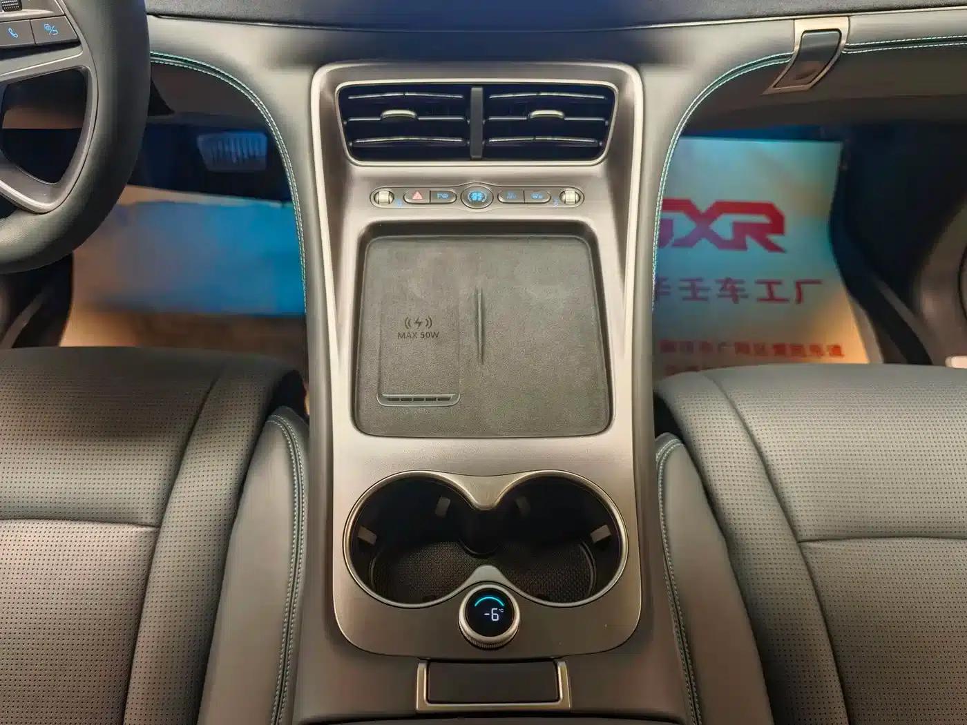 Hiace 07 DM-i 2025 Model 150 Navigator+ Edition — миниатюра 8