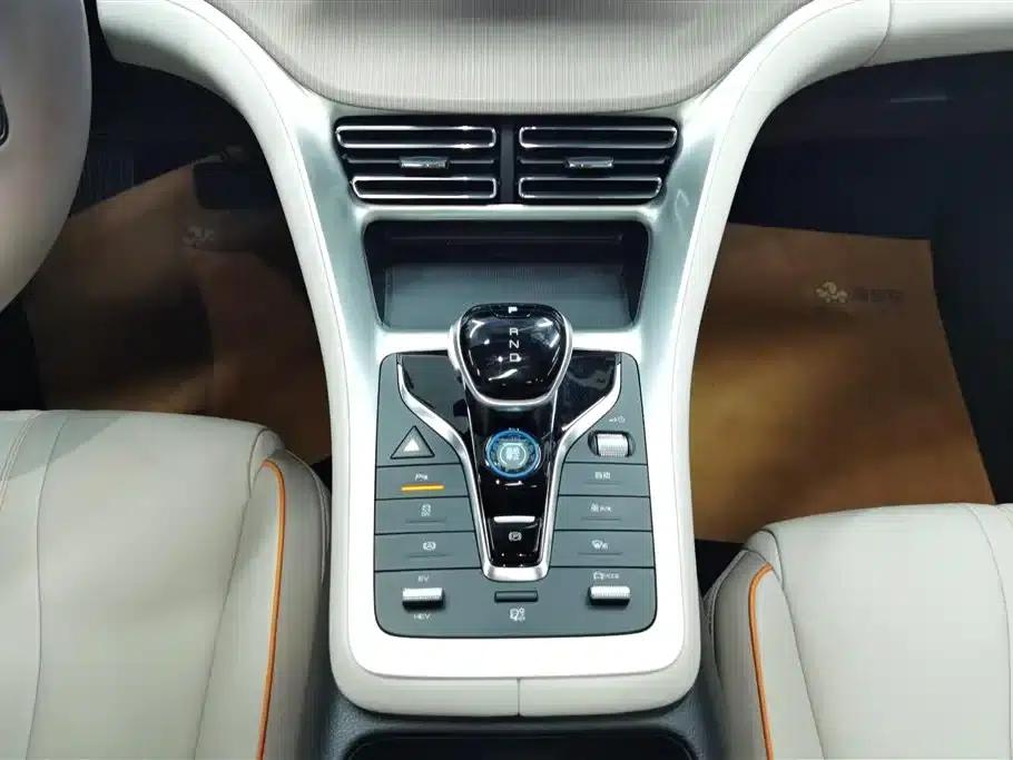 Song Pro New Energy 2024 Glory Edition DM-i 110KM Superior Model — миниатюра 16