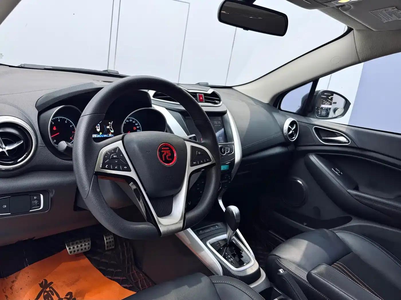 2017 Yuan 1.5L Automatic Cool Connected Edition — миниатюра 8