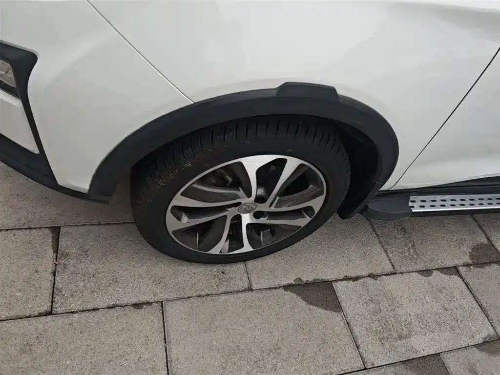 2017 Yuan 1.5L Automatic Cool Connected Edition — миниатюра 23