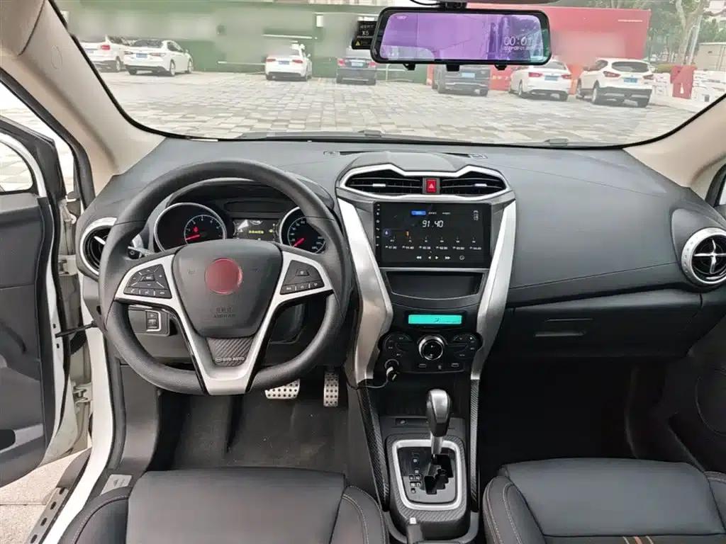 2017 Yuan 1.5L Automatic Cool Connected Edition — миниатюра 10
