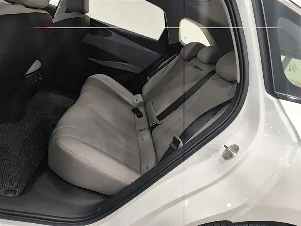 Seal 06 DM-i Touring Edition 2025 DM-i 150KM Flagship Model — миниатюра 17