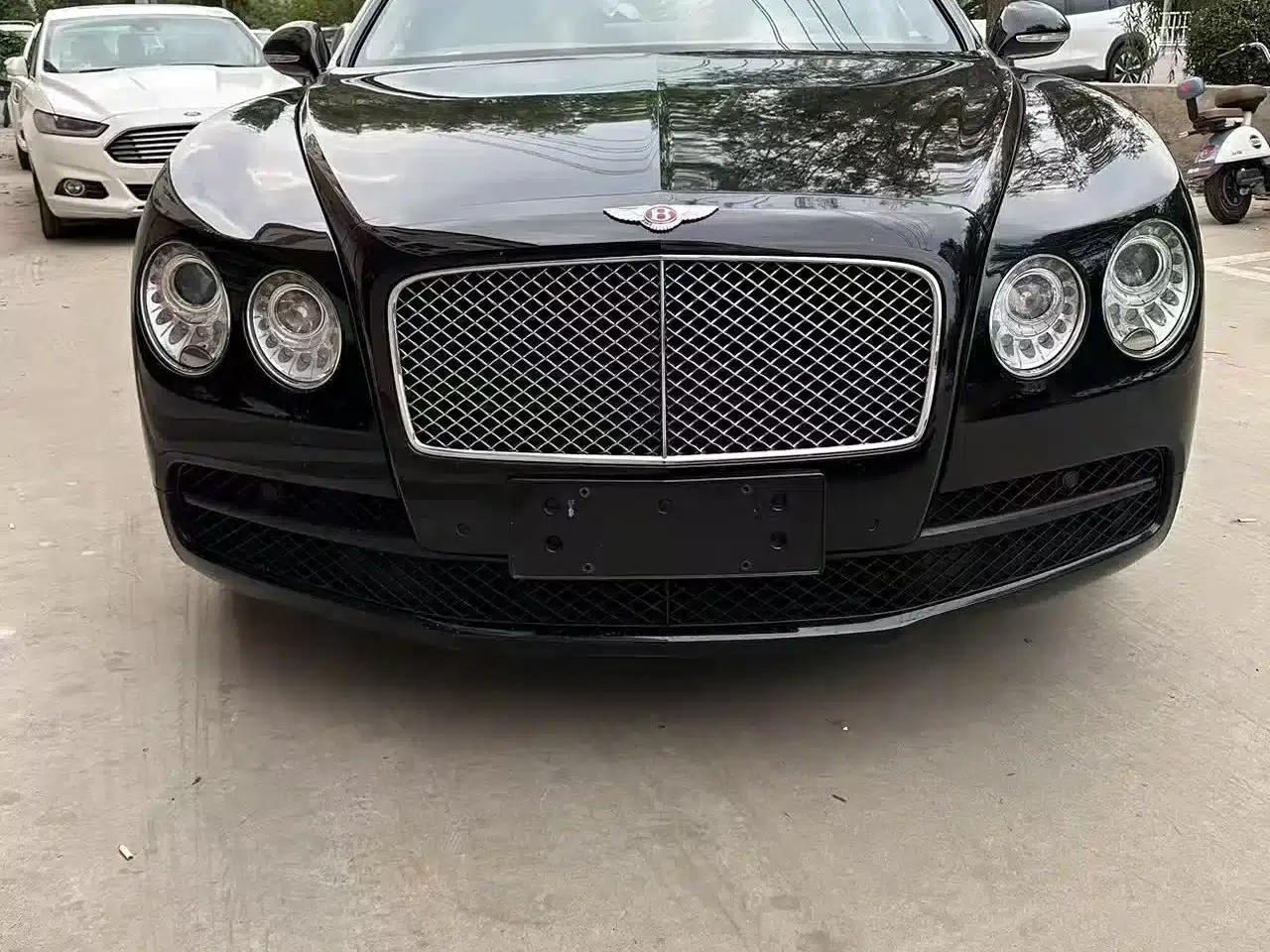 2017 Flying Spur 4.0T V8 Standard Edition — миниатюра 2