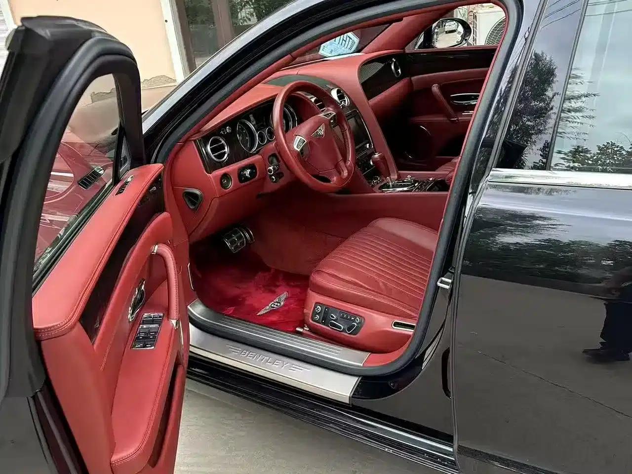 2017 Flying Spur 4.0T V8 Standard Edition — миниатюра 5
