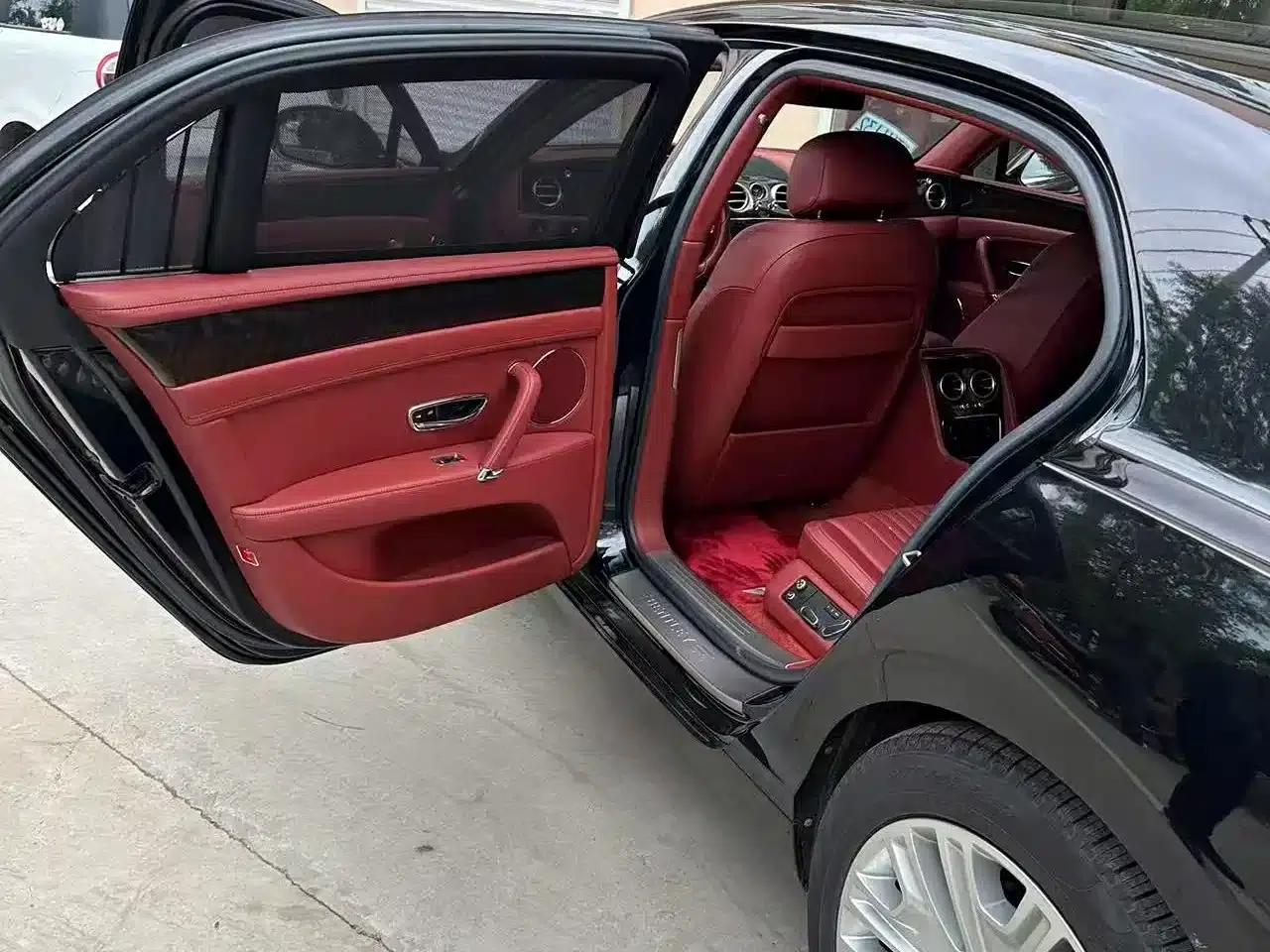 2017 Flying Spur 4.0T V8 Standard Edition — миниатюра 6