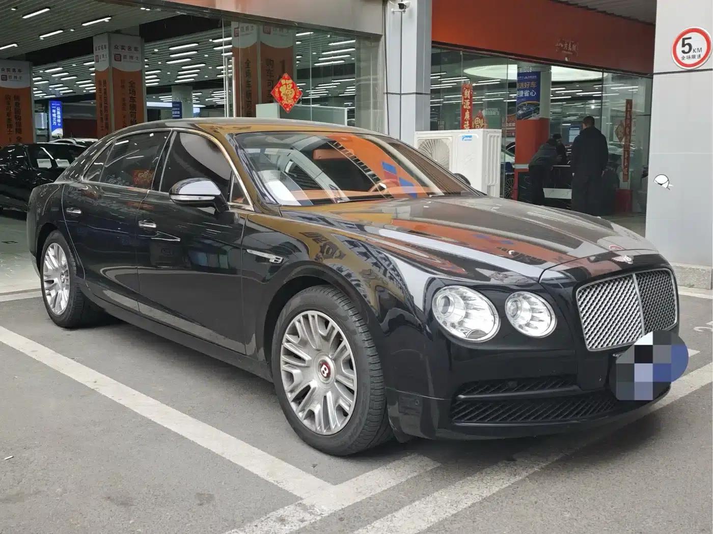 2017 Flying Spur 4.0T V8 Standard Edition — миниатюра 3
