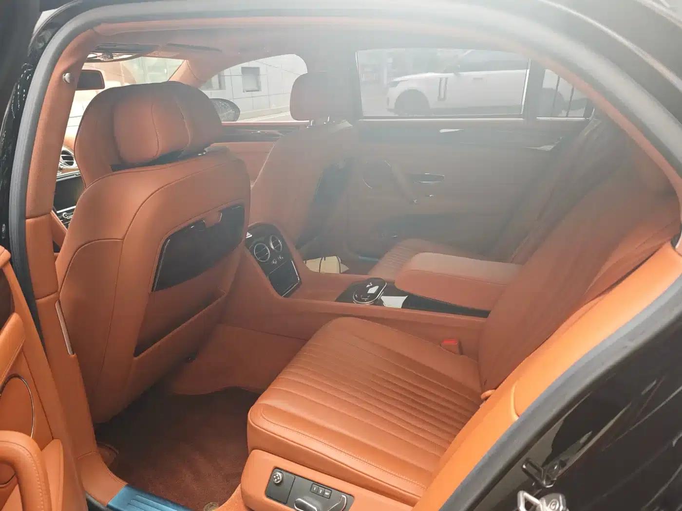 2017 Flying Spur 4.0T V8 Standard Edition — миниатюра 5