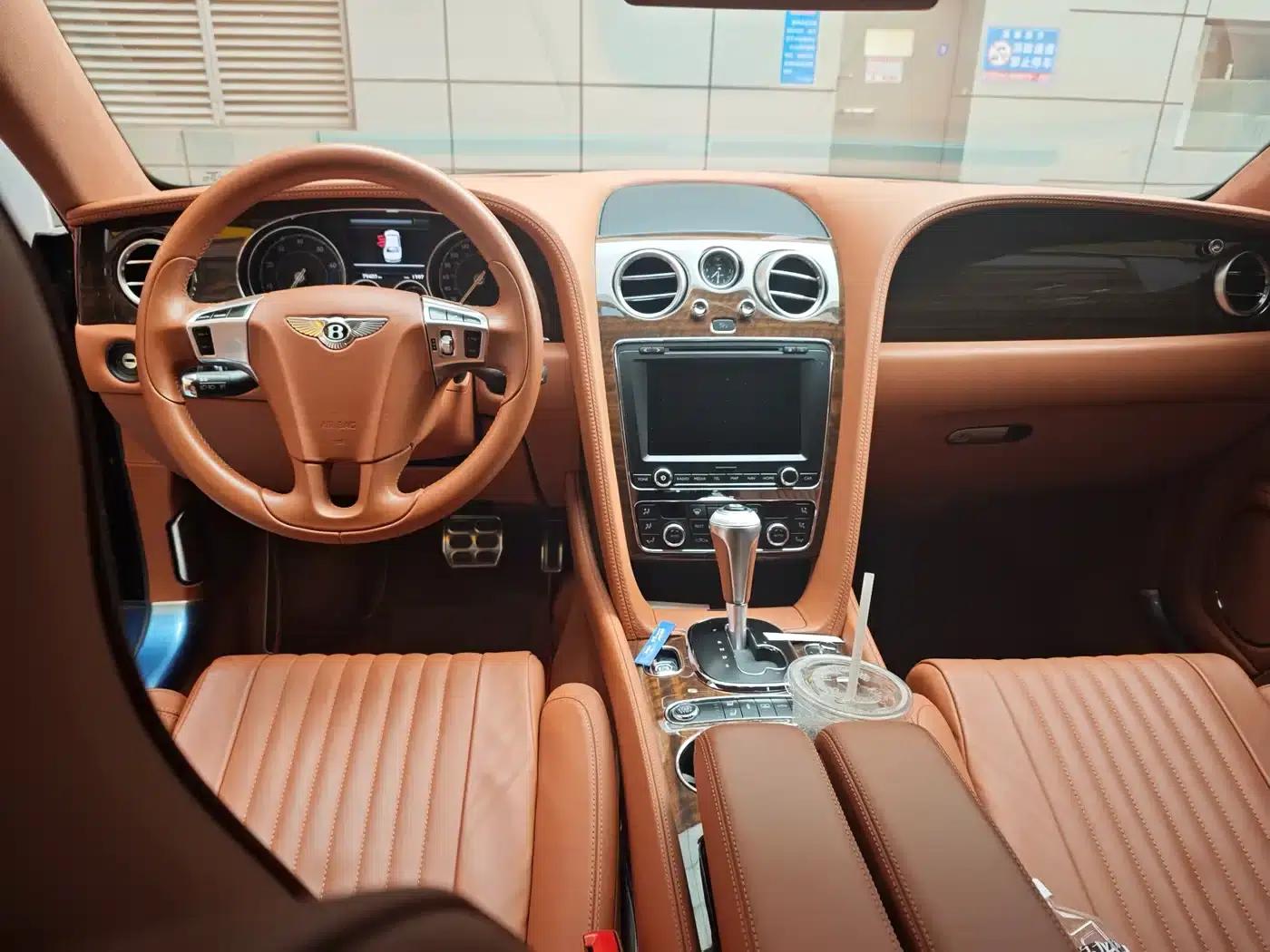 2017 Flying Spur 4.0T V8 Standard Edition — миниатюра 6