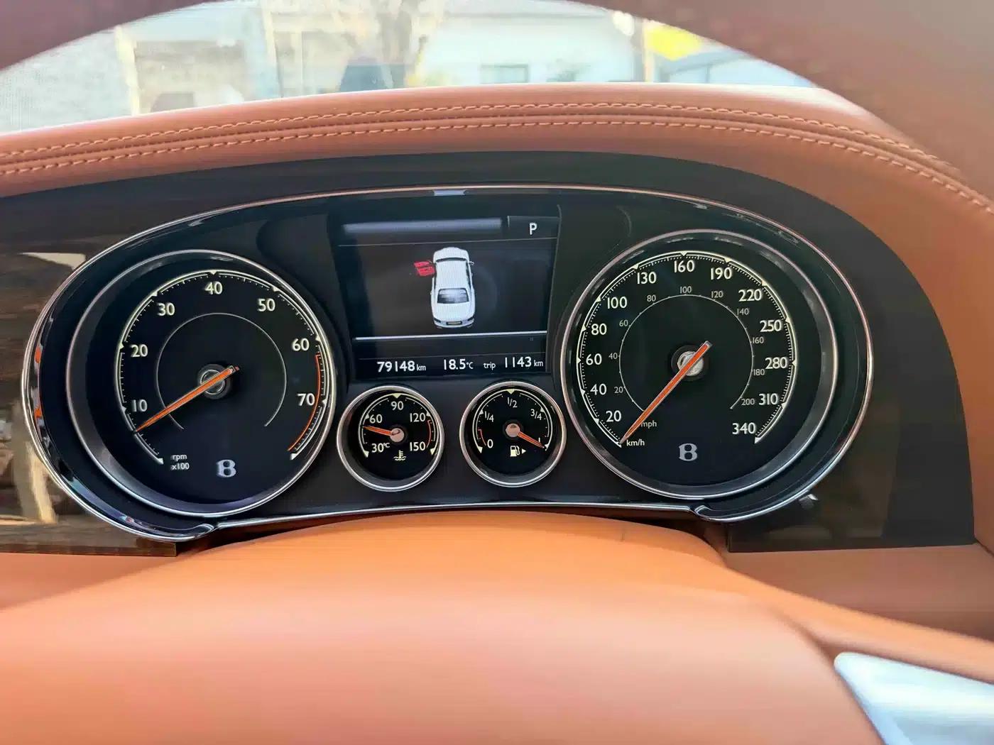 2017 Flying Spur 4.0T V8 Standard Edition — миниатюра 7
