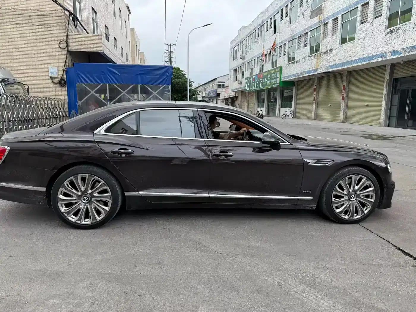 Flying Spur 2020 6.0T W12 Standard Edition — миниатюра 2