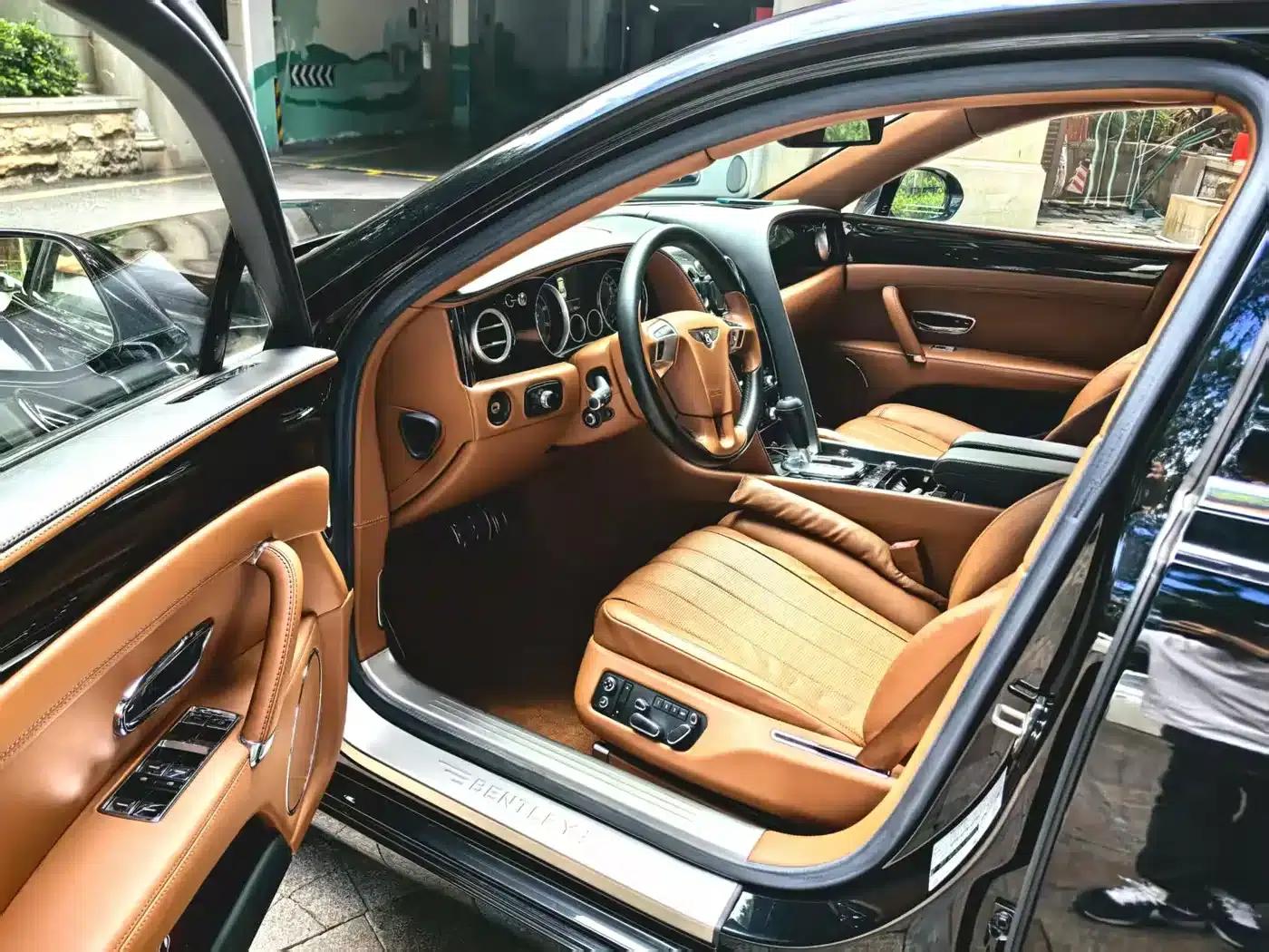 2014 Flying Spur 4.0T V8 Premium Edition — миниатюра 2