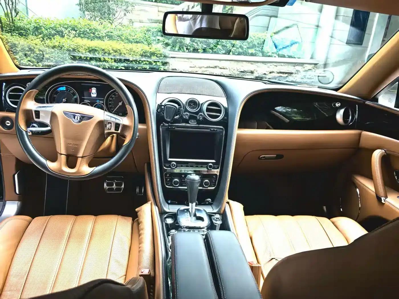 2014 Flying Spur 4.0T V8 Premium Edition — миниатюра 3