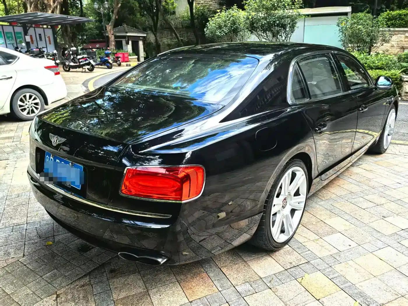 2014 Flying Spur 4.0T V8 Premium Edition — миниатюра 4