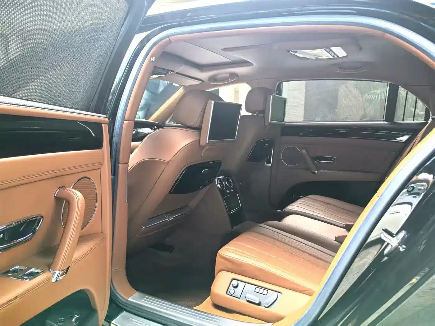 2014 Flying Spur 4.0T V8 Premium Edition — миниатюра 5