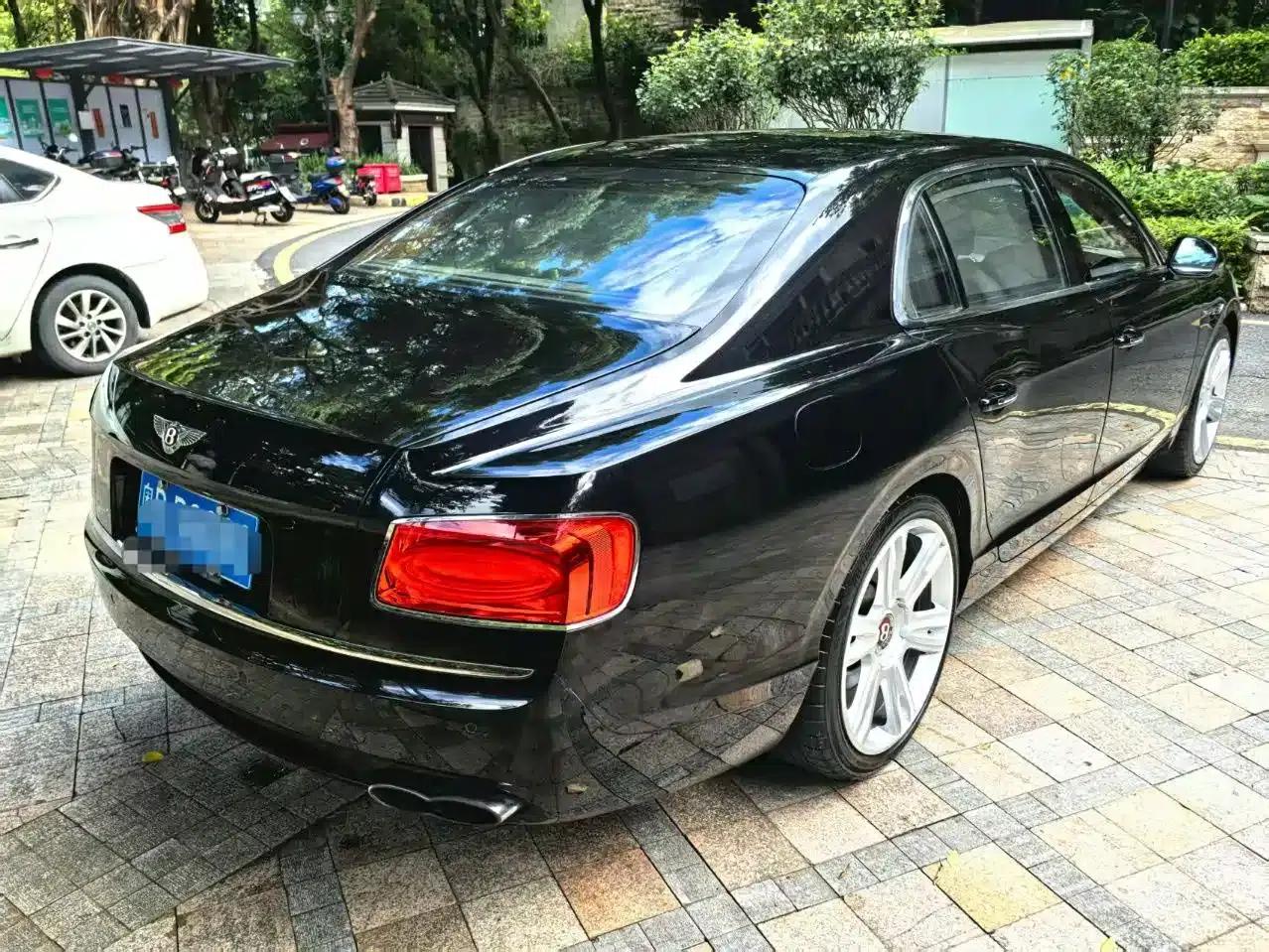 2014 Flying Spur 4.0T V8 Premium Edition — миниатюра 6