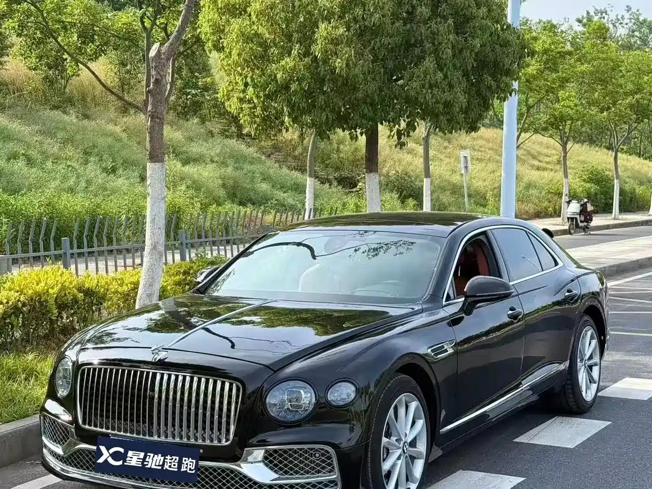 Flying Spur 2021 4.0T V8 Standard Edition — миниатюра 1