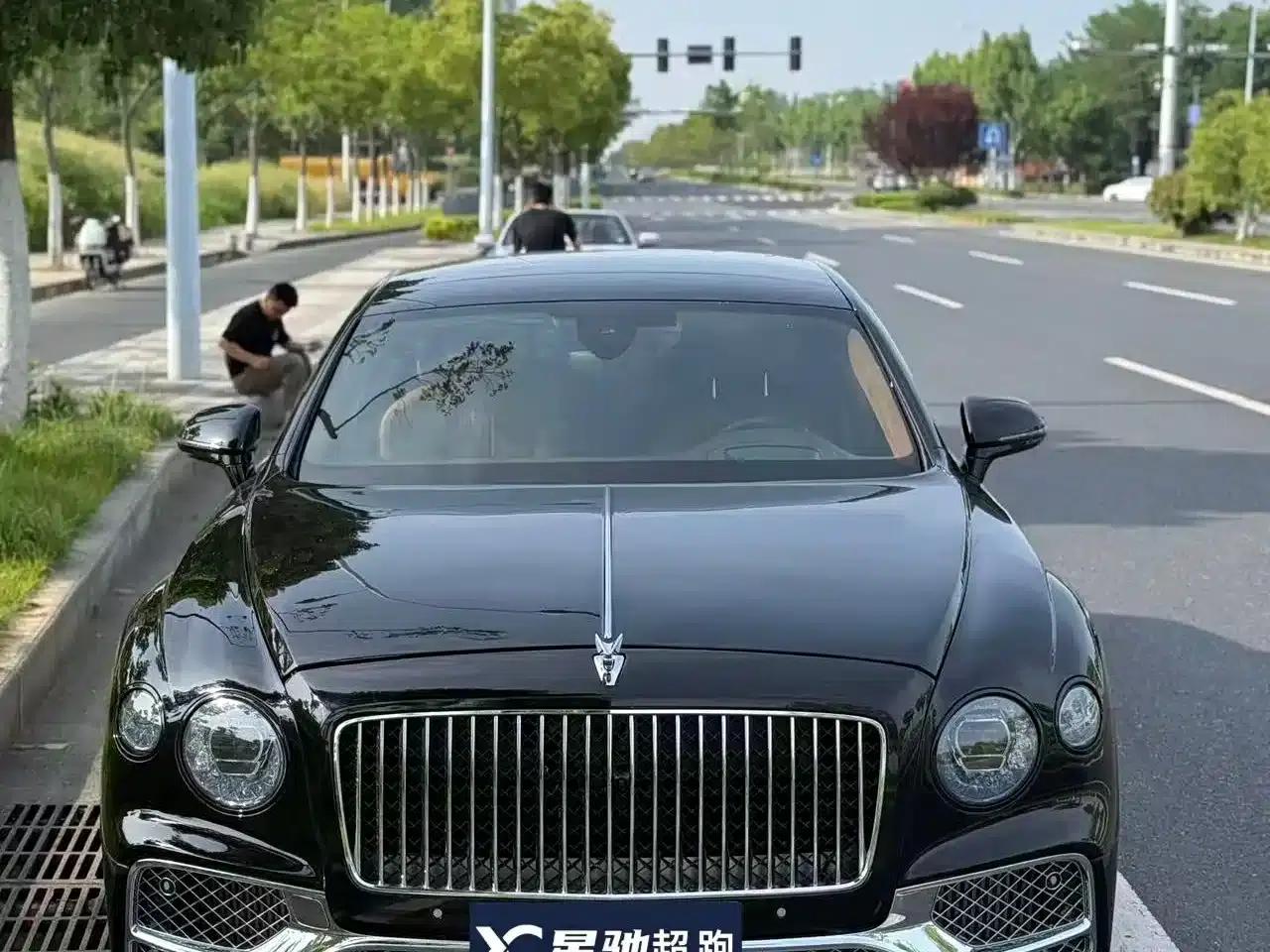 Flying Spur 2021 4.0T V8 Standard Edition — миниатюра 2