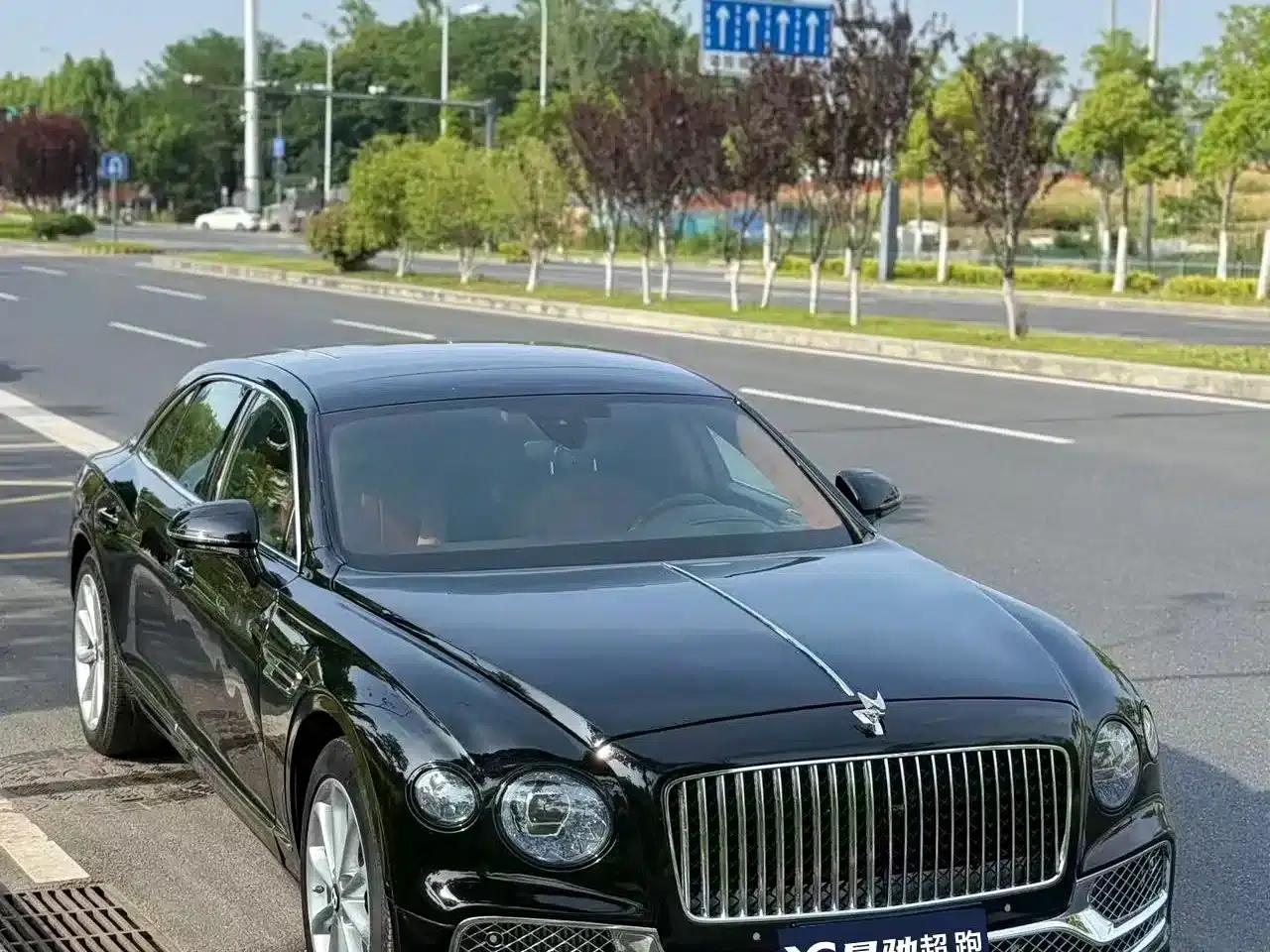 Flying Spur 2021 4.0T V8 Standard Edition — миниатюра 3